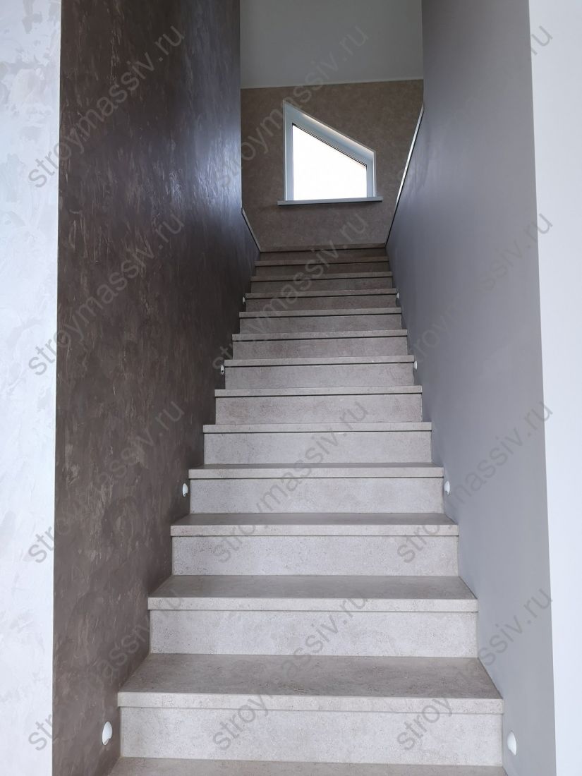 Лестница с подсветкой в керамограните
