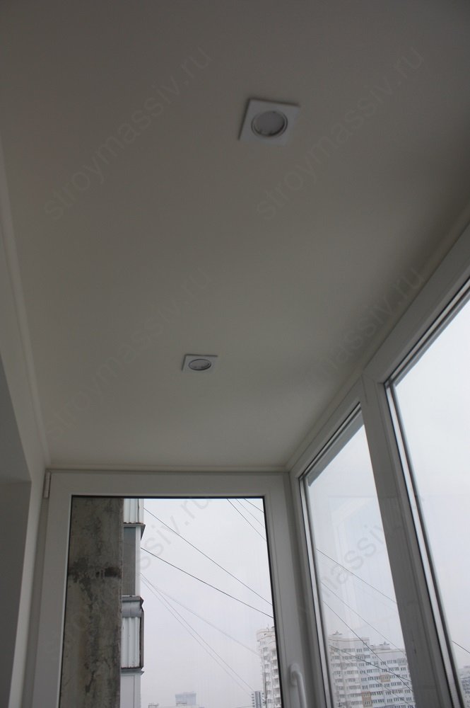 Остекление и отделка балкона с устройством освещения